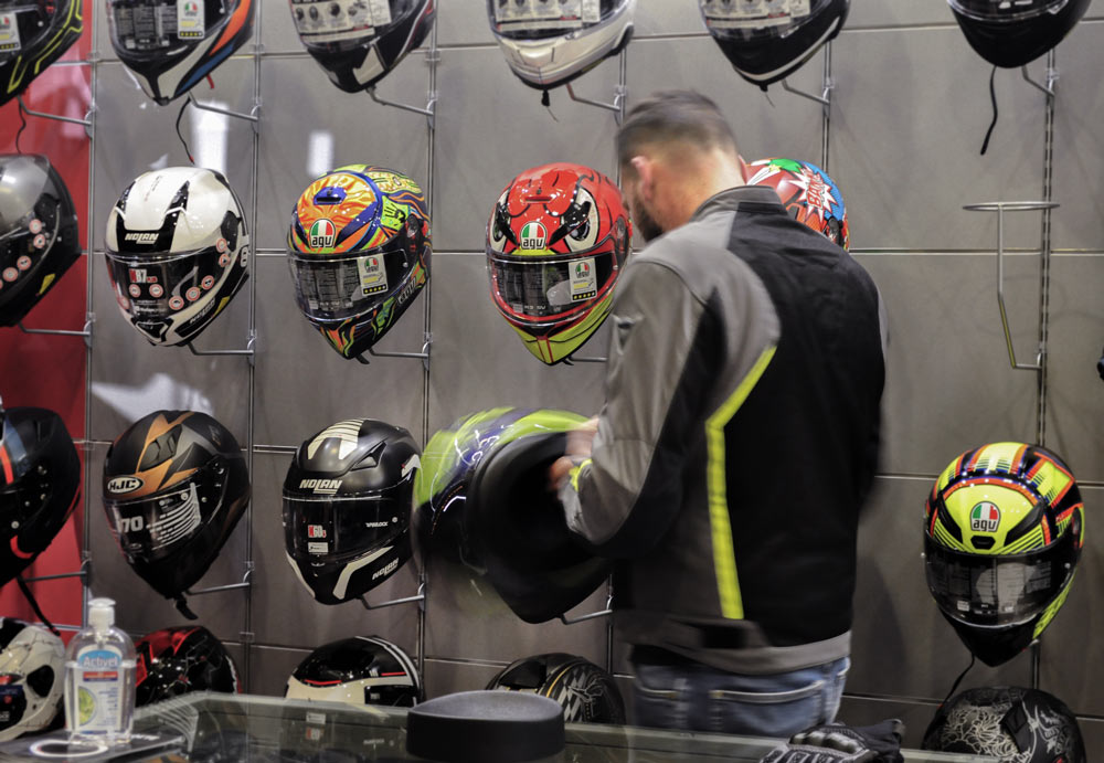 Ποιο είναι το πιο ελαφρύ κράνος μηχανής: Πώς να επιλέξω